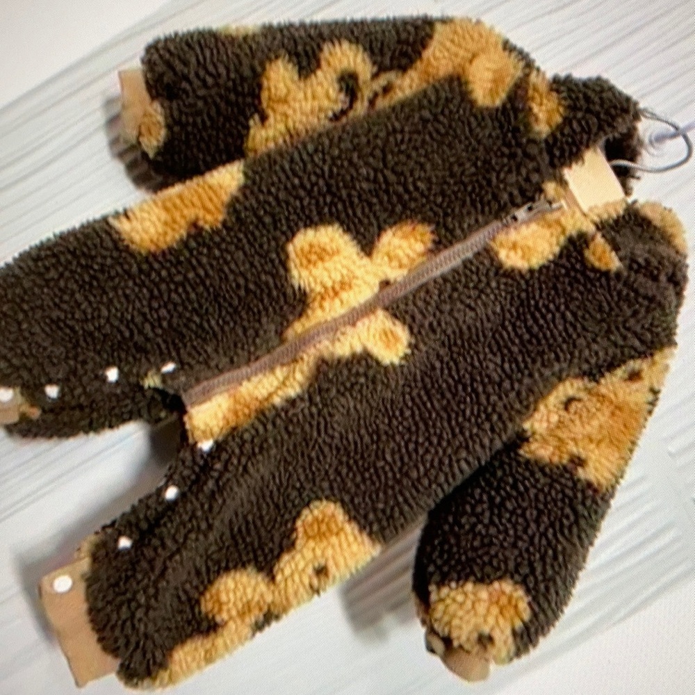 Super soft and warm buttons for easy diaper changes jumpsuit